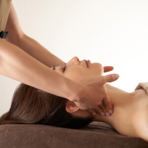 Japanese woman receiving a neck massage at an aesthetic salon